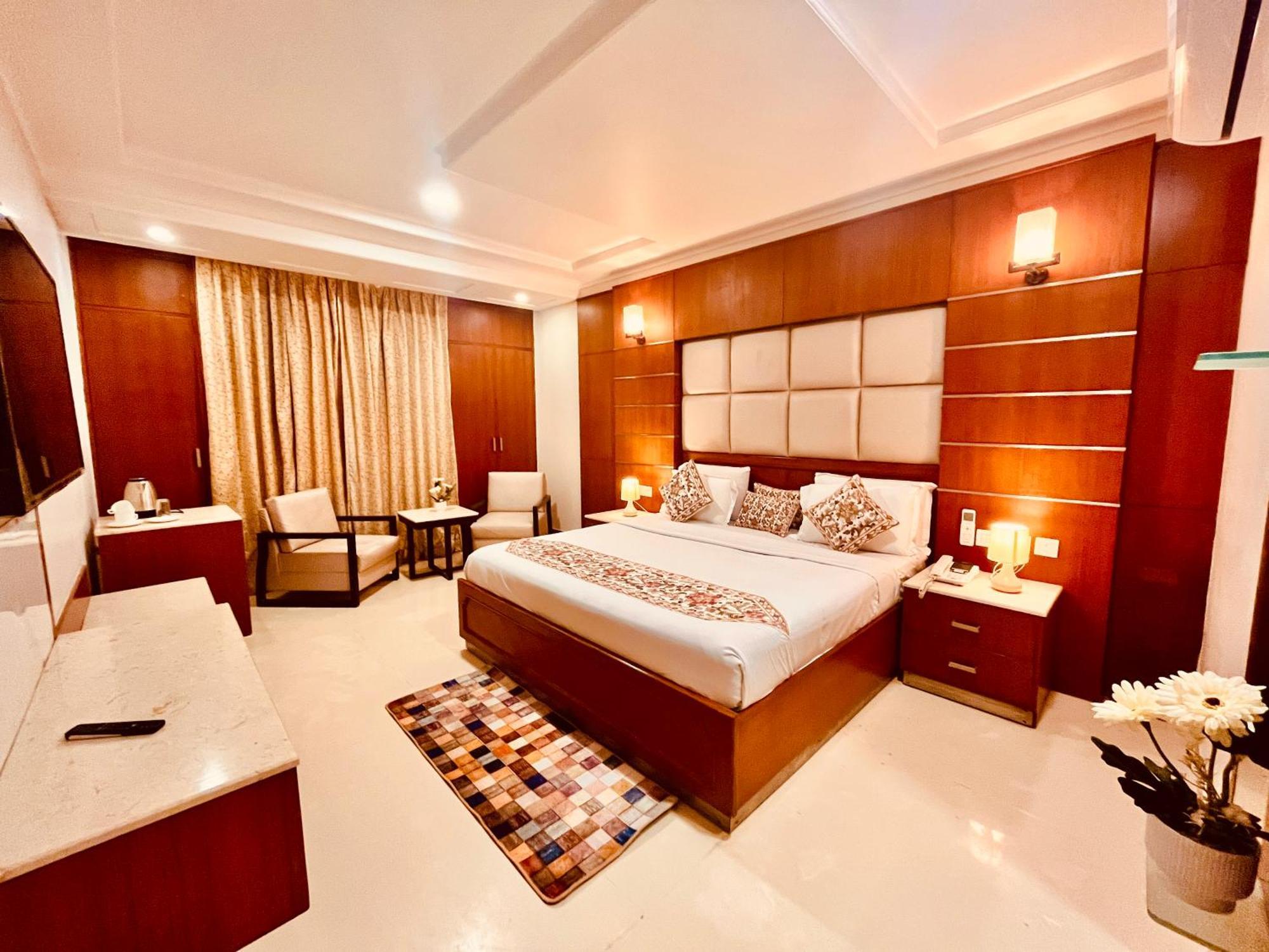 The Manali Town # Top Rated And Most Awarded Property In Manali # Parking # Restaurant - Manali (Himachal Pradesh)