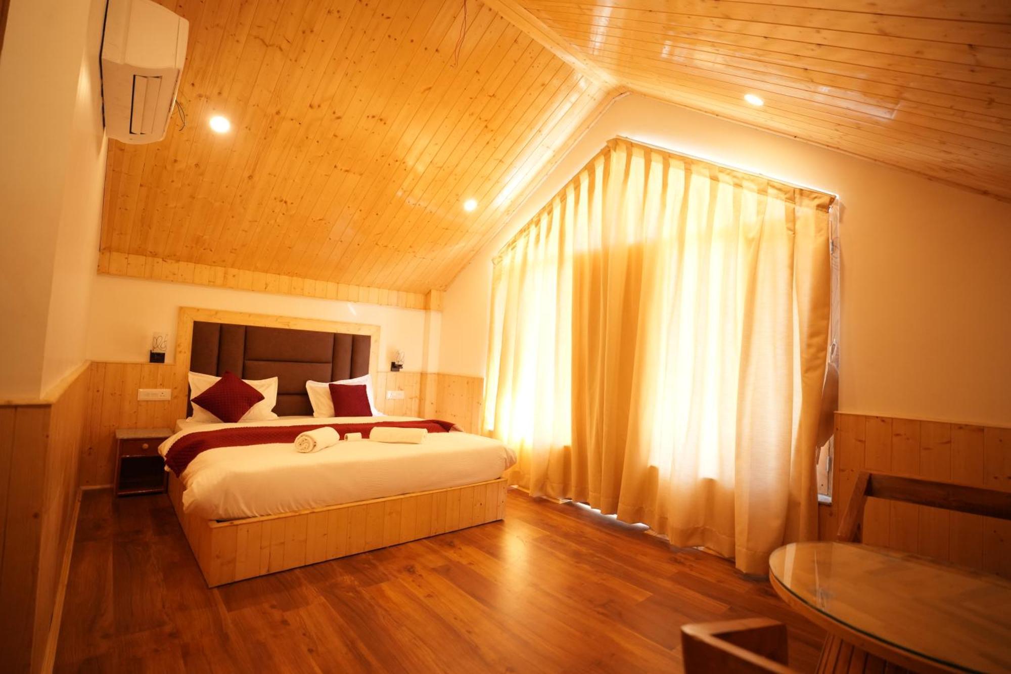 Wooden Castle Hotel And Resort - Manali (Himachal Pradesh)