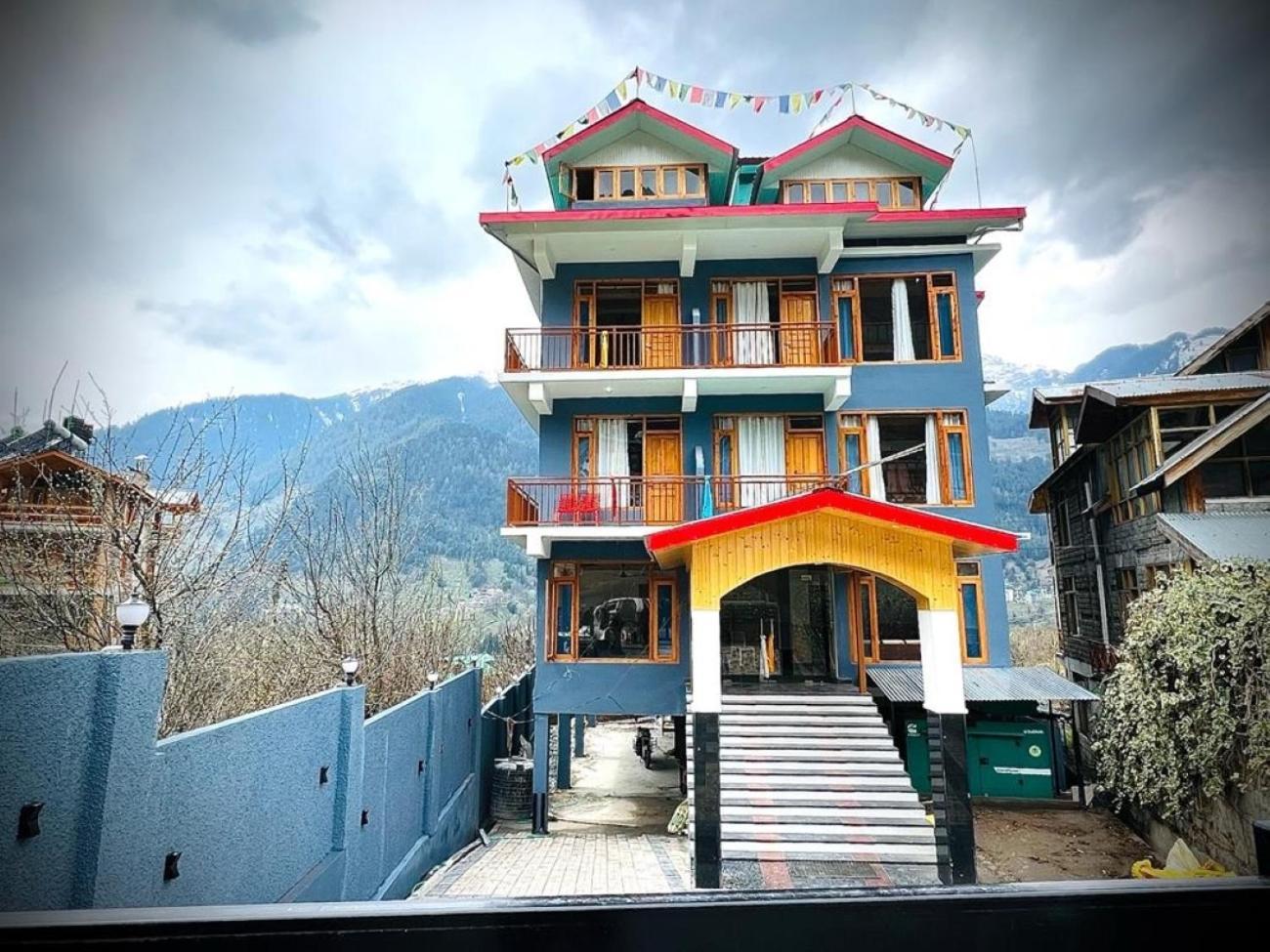 Hotel Sakura Palace - Manali (Himachal Pradesh)
