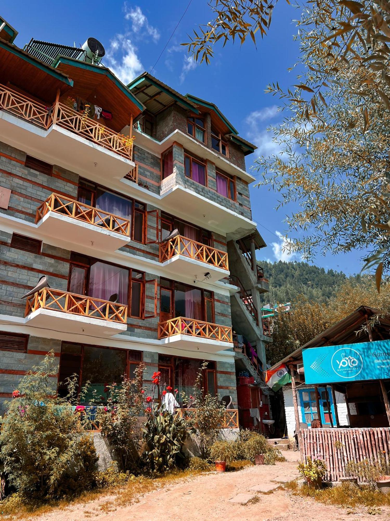 Yolo Social - The Social House & Cowork - Manali Hostel - Manali (Himachal Pradesh)