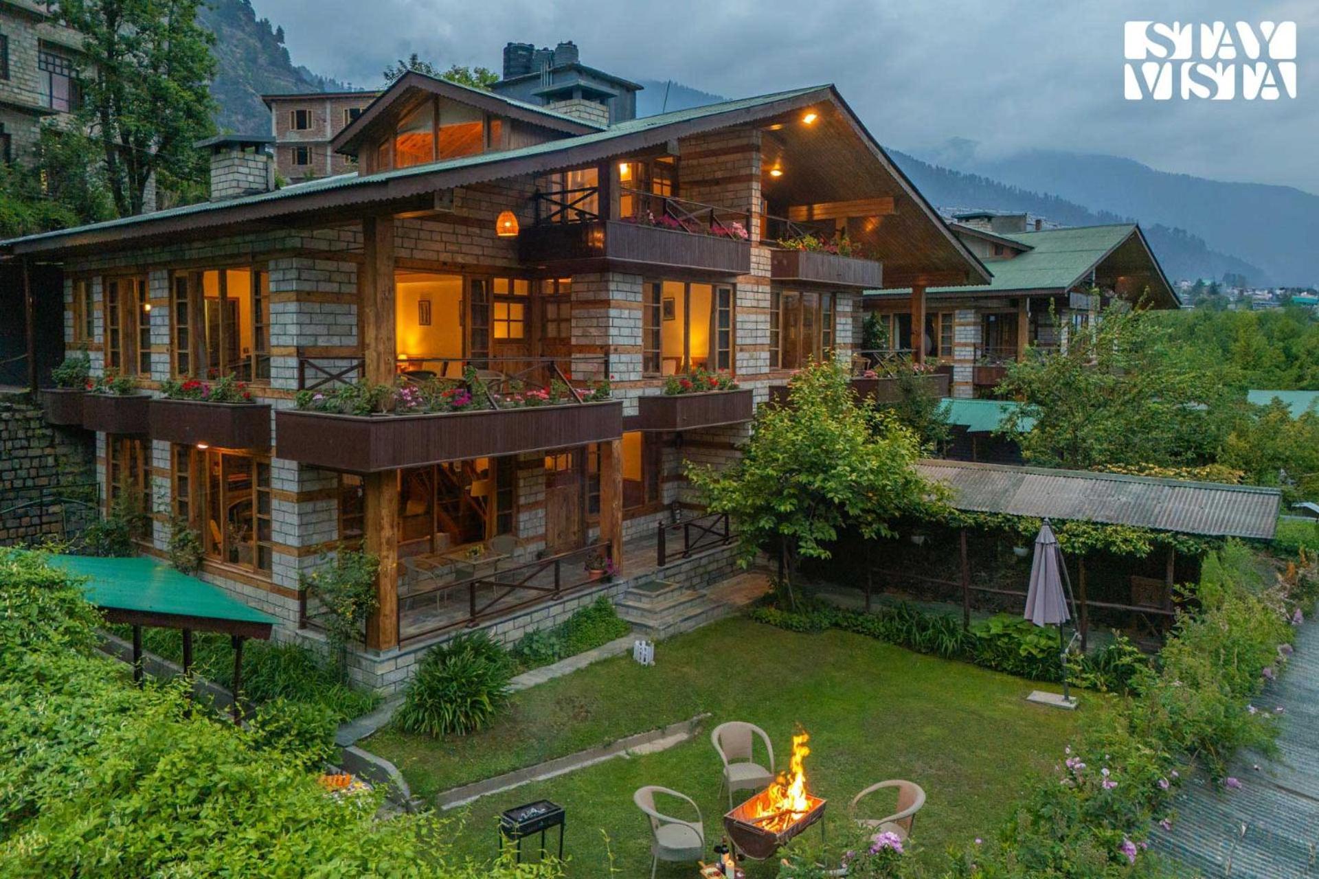 Stayvista At Himalayan Retreat Luxury Stay In Manali With Bonfire, Bbq And Mountain Views - Manali (Himachal Pradesh)