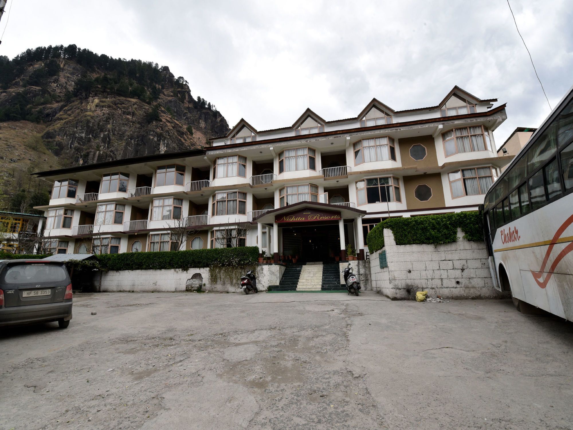 Oyo 12364 Nishita Resorts - Manali (Himachal Pradesh)