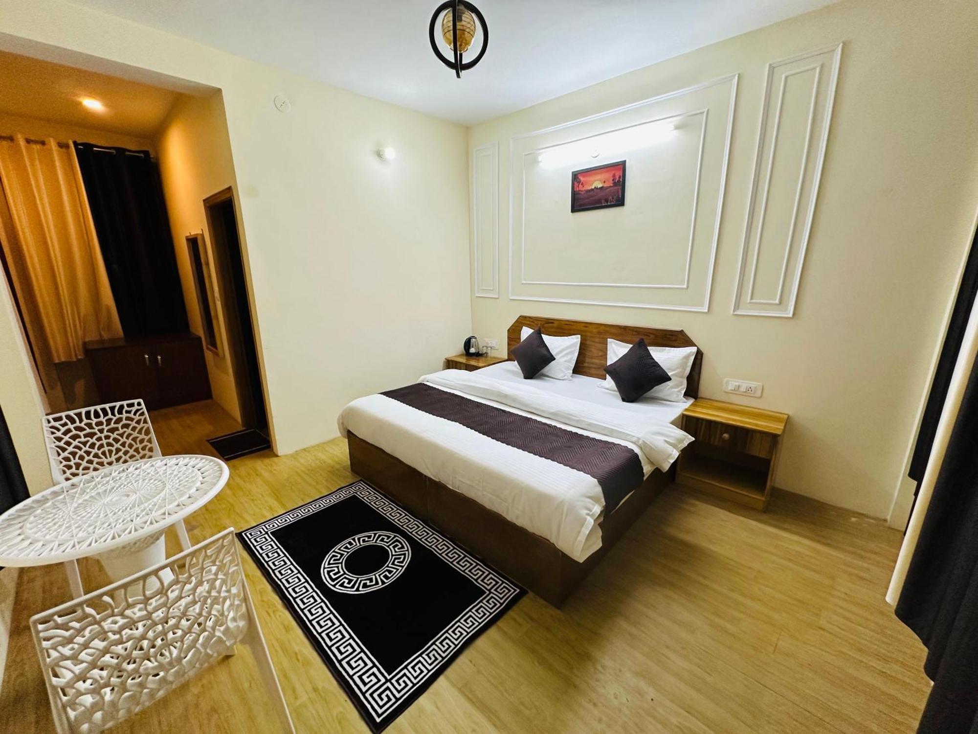 Red House Cafe Hotel - Manali (Himachal Pradesh)