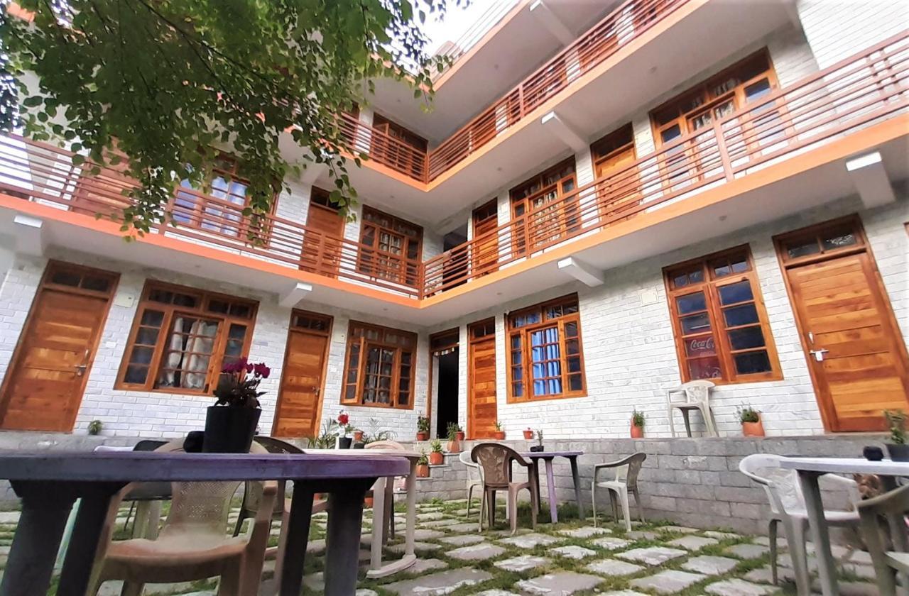 Shanti Dham Guest House & Cafe - Manali (Himachal Pradesh)