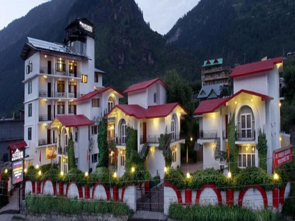 De Vivendi Resorts, Manali With 35000 Sqft Open Lawn