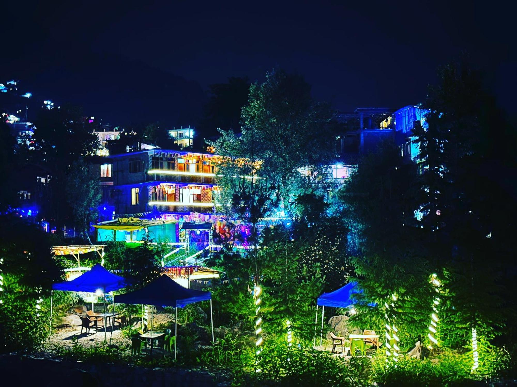 Hostel 360 Degree, Riverside Stay, Old Manali - Manali (Himachal Pradesh)