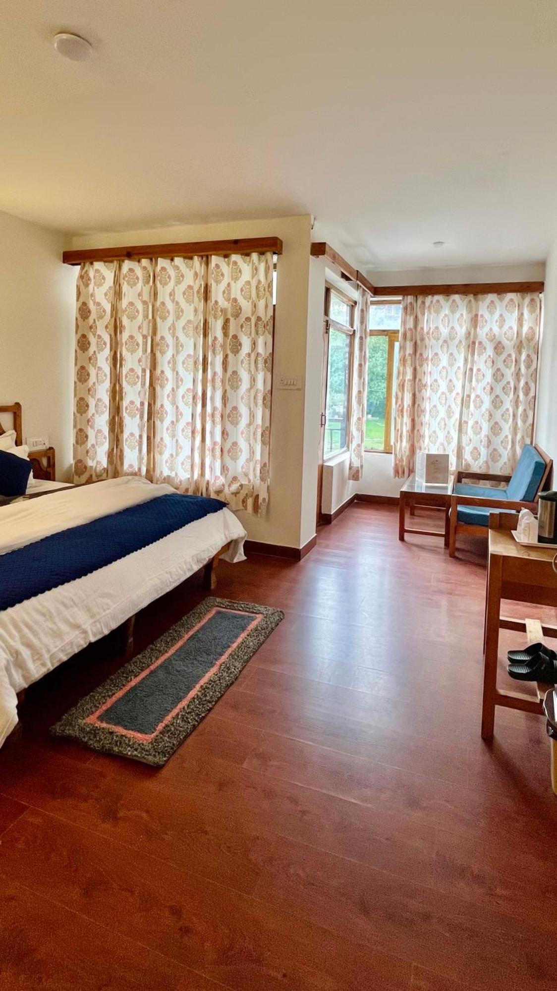 Tourist Hotel 10 Minutes Walking Distance From The Mall