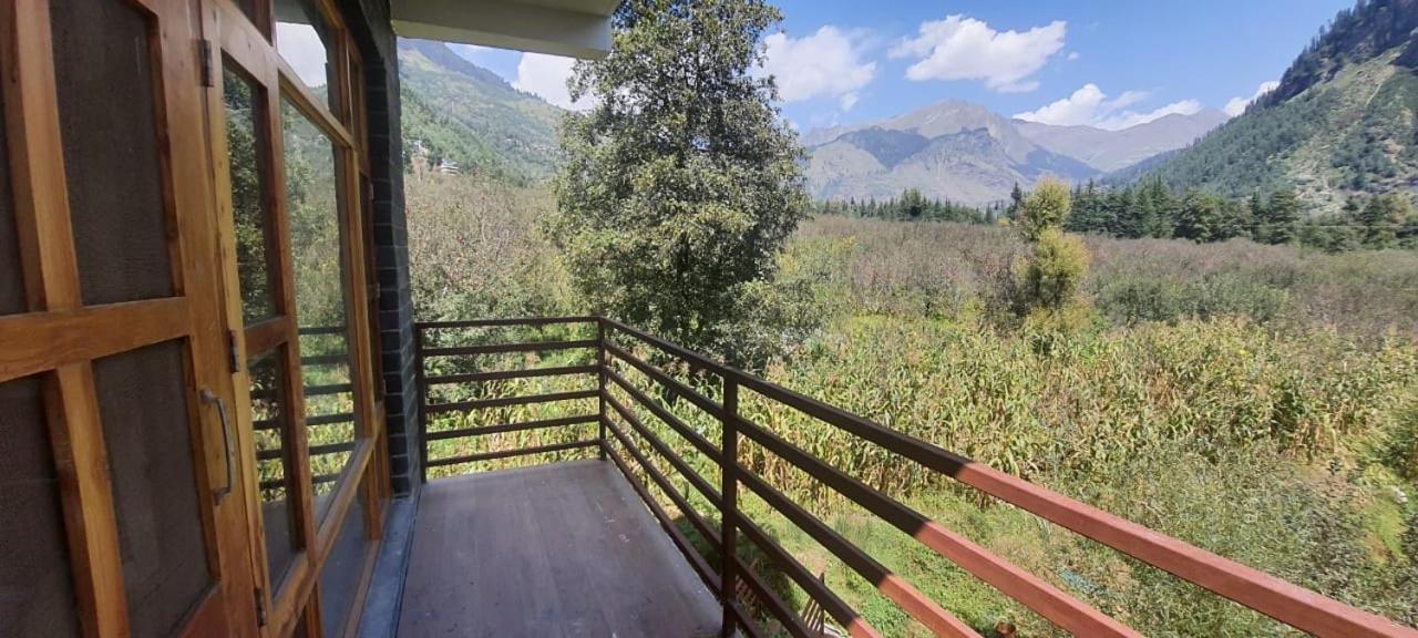Snow Pine Cottage - Manali (Himachal Pradesh)