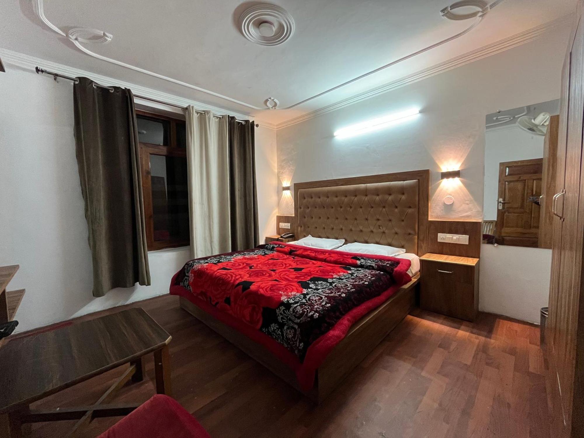 Hotel Premier Mall Road Manali - Manali (Himachal Pradesh)