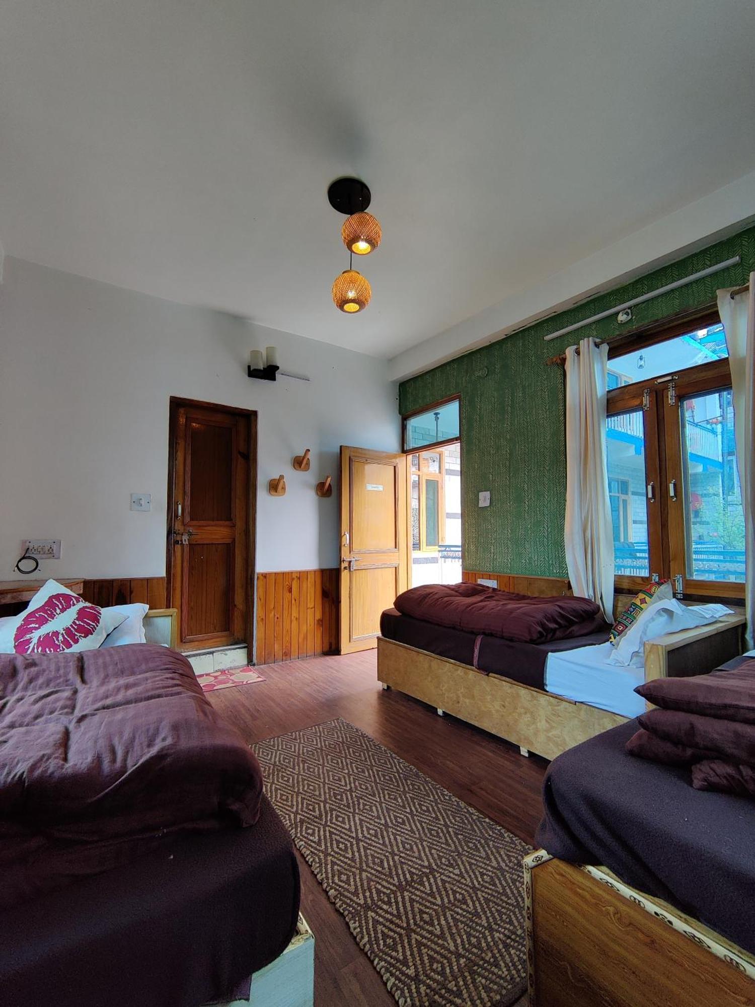 The Bunker Burwa Manali Hostel - Manali (Himachal Pradesh)