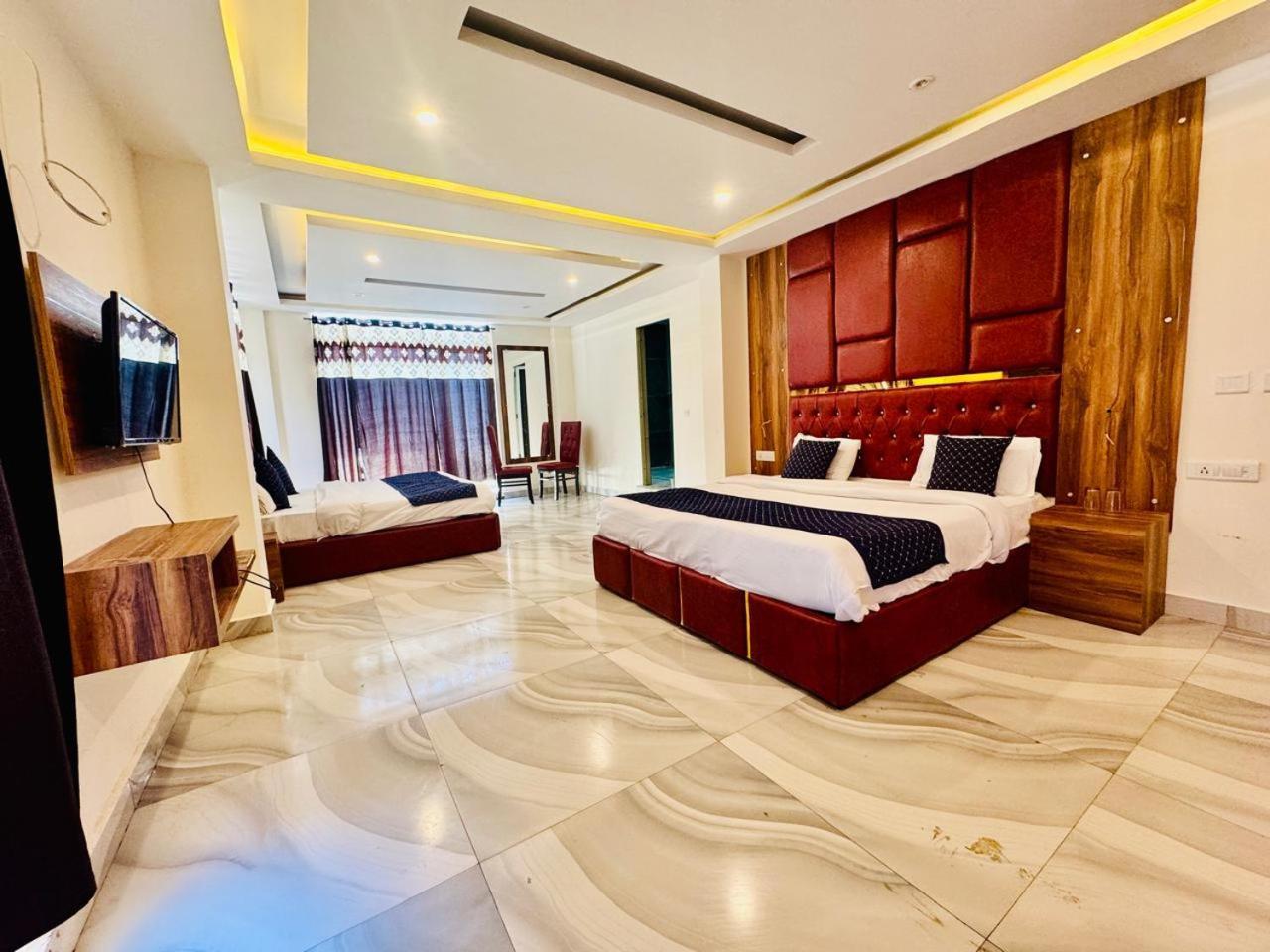 Royal Majestic View Point Lodge - Manali (Himachal Pradesh)